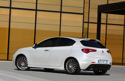 2011 Alfa Romeo Giulietta Rear Side View