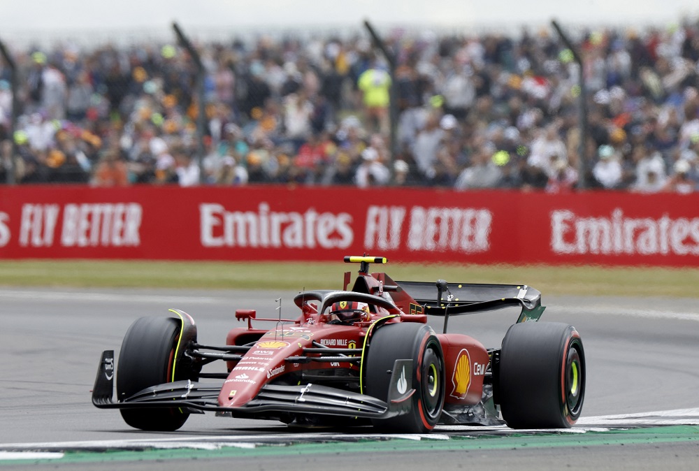 Carlos Sainz Jr segel pole position meski Max Verstappen tercepat dalam kualifikasi (Foto: Reuters)