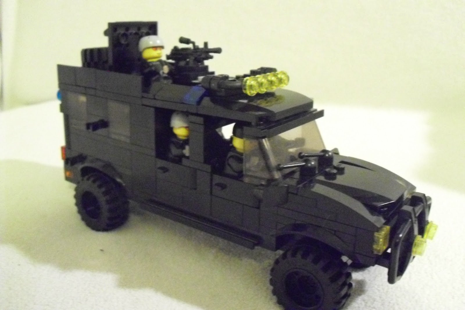 Lego Creations: S.W.A.T. SUV