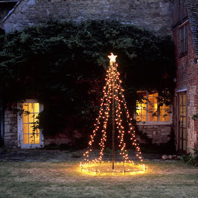 How sweet is this outdoor Christmas tree It looks especially nice when 