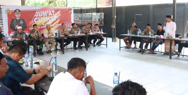 Kapolres Aceh Timur Silaturahmi Bersama Warga Peureulak dalam Program Jumat Curhat