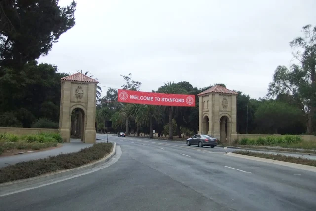 stanford-univ-entrance スタンフォード大学入り口