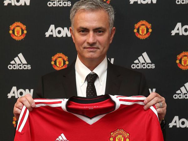 Calcio. E' ufficiale: Mourinho nuovo allenatore del Manchester United