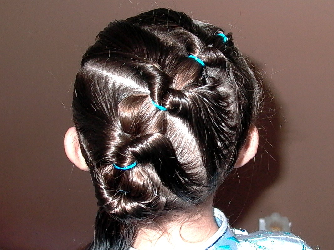 Little Girl's Hairstyles: Pull Through Angled Ponytail 