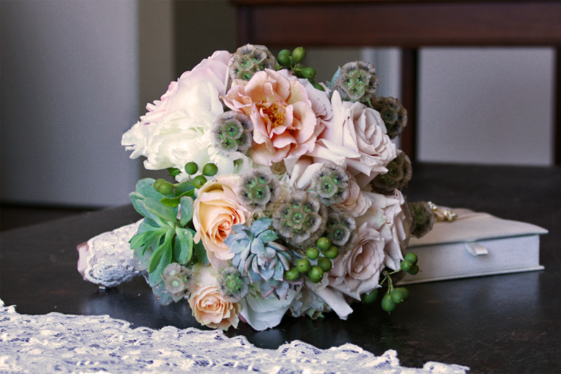 The succulents add a flair of style into the bride's bouquet