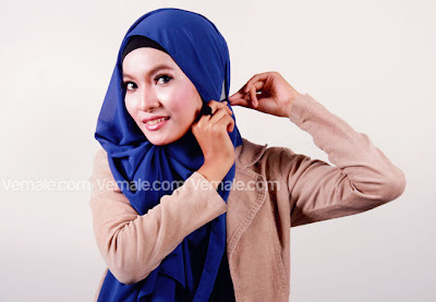 Cara Menggunakan Hijab Pashmina Chiffon Biru Fresh Elegan