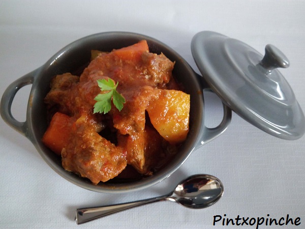 cómo hacer goulash, estofado húngaro, carnes, ternera, buey, verduras, estofado húngaro, receta de goulash fácil