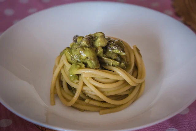 Spaghetti cremosi con asparagi