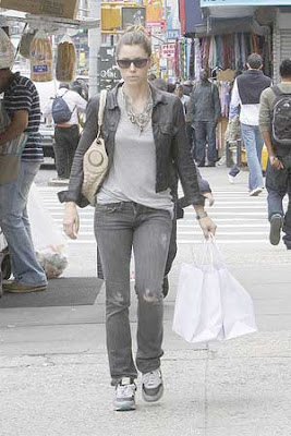 Jessica Biel and Friend Shopping Photos