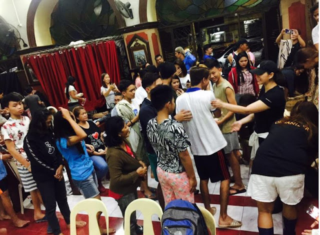  Angel Locsin Dubbed As "Artista Ng Masa" After She Rushed To Help The Flood Victims In Marikina