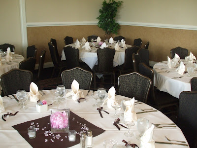 Using all ivory linens with a touch of brown and pink in the centerpiece was