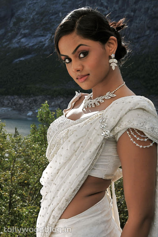 Karthika Photos in Rangam Telugu Movie hot photos