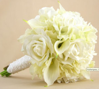 White Flower Arrangement for Wedding