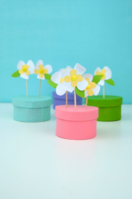 Paper Flower gift box toppers from www.jengallacher.com #paperflowers #giftbox #giftboxtopper #acrylicpaint #thestampmarket #jengallacher