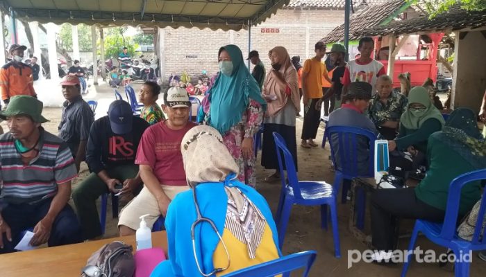 Warga korban puting beliung di Kabupaten Madiun dievakuasi petugas