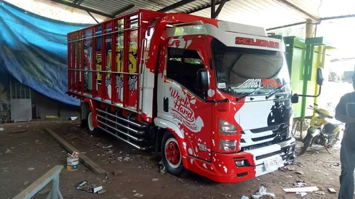 Modifikasi Bak Truk  Isuzu Elf  Warna Merah Putih  Hitam 