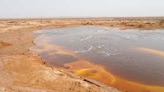 In the sulfur lake its possible to clean jewellery