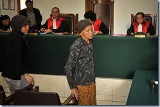 Nenek dituntut karena curi singkong