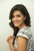 Kriti sanon new glamorous photos-thumbnail-19