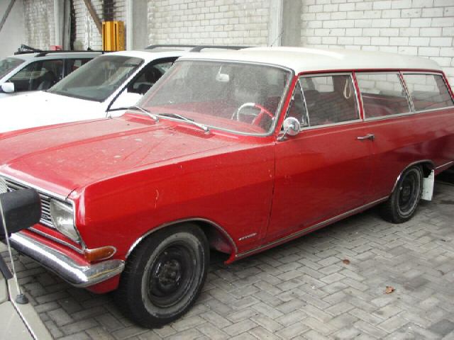 Opel Rekord B Caravan Source Posted by Raso at 900 AM