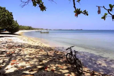 Pantai Ombak Mati di Jepara