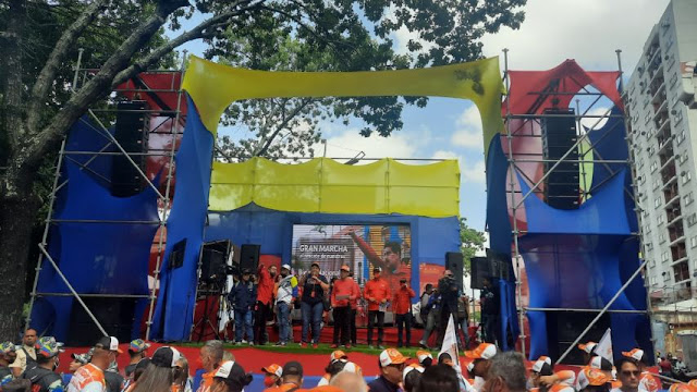 OFICIALISMO SE CONCENTRA EN LA PLAZA MORELOS RUMBO A LA AN