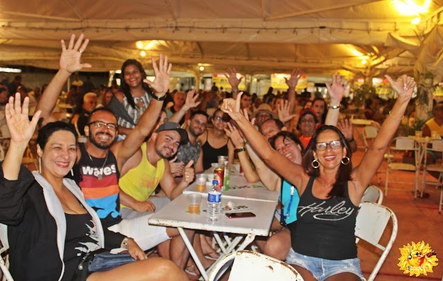 Elite Vibe e Sandro Balli dão show no palco da Praça na noite desta quarta; Público compareceu em peso