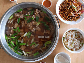 Restoran Do Do Do in Tangkak Johor is all Beef Beef Beef 东甲肥仔牛腩面