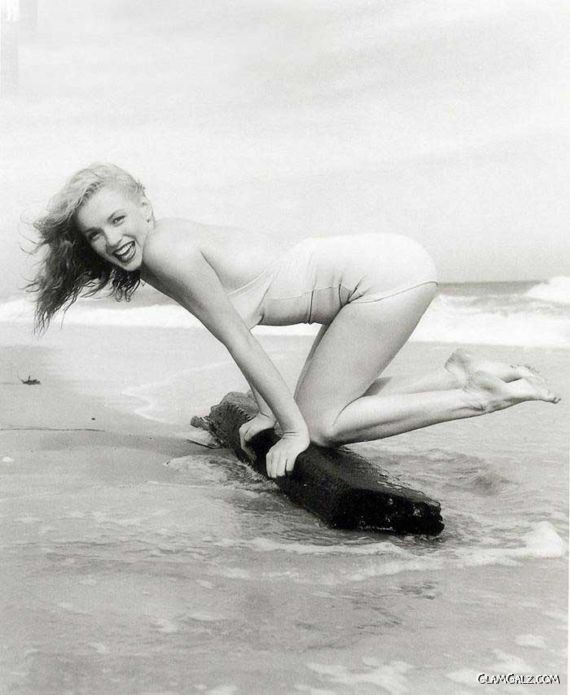 Marilyn Monroe Exclusive Beach Photoshoot