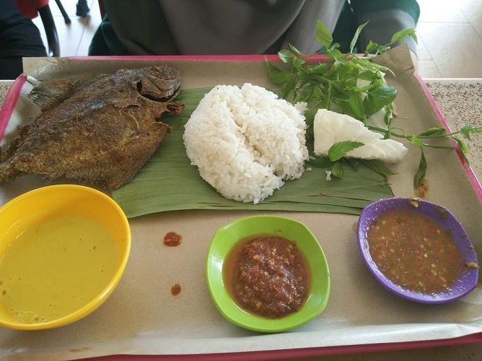 Lunch nasi kat Restoran Dulang Daun Pisang, Sg. Ramal Kajang