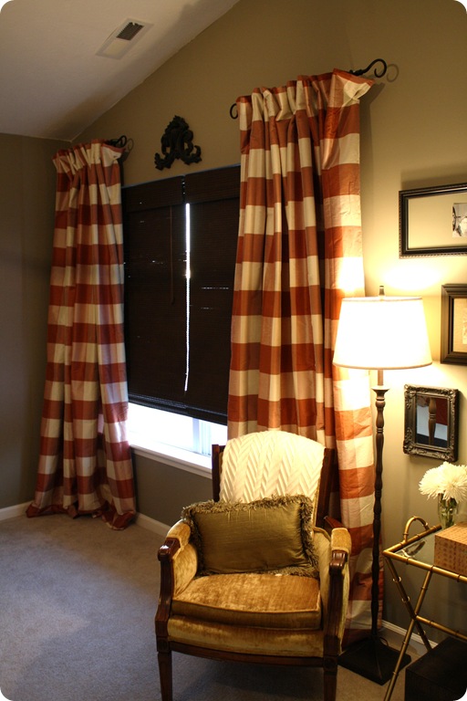 Thrifty Decor Chick: Tricky Tricky! (Window treatments)