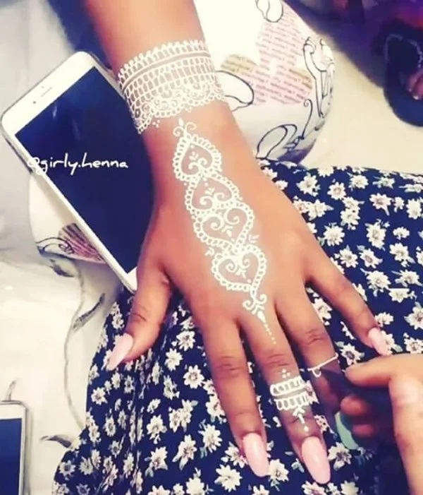 Imagen de Henna Blanca para Mujeres