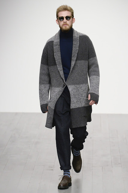 Straight From The Runway - The Best Of The Oliver Spencer Fall/Winter 2018 Collection www.toyastales.blogspot.com #ToyasTales #OliverSpencer #MensFashion #MensStyle #menswear #tweed #wool #suits #designer #Dandy #dandyism #tailored