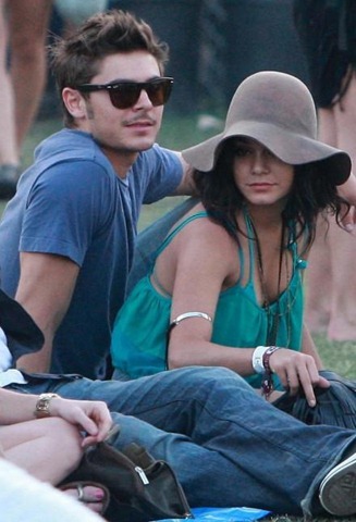 zanessa-coachella%20(31)_0