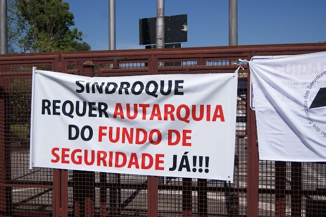 Sindicato protesta em frente a Prefeitura de São Roque