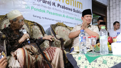 Antusias Warga Rembang Saat Prabowo Mendatangi KH Maimun Zubair Di Pondok Pesantren