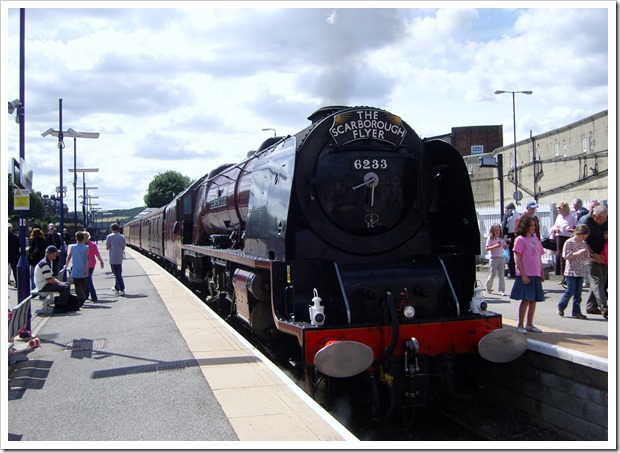 Note here she is decked in Maroon livery which I think suits her better.