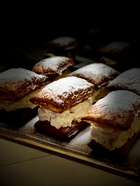 Milhojas de crema de turrón de almendra