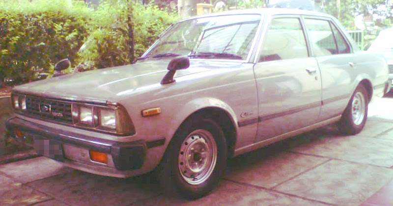 Toyota Corona 2000 RT132 Mobil Motor Lama