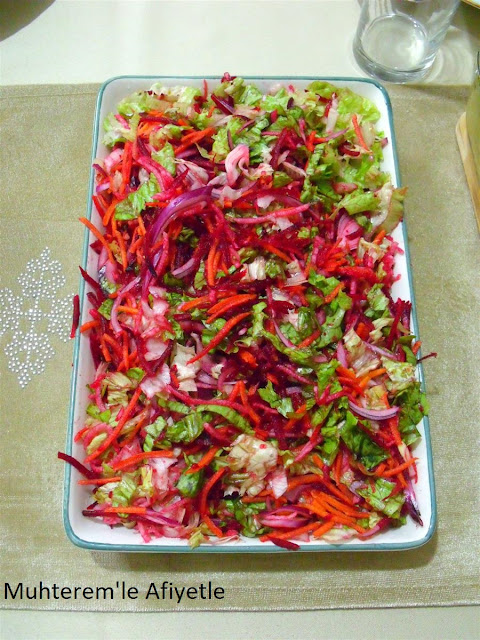 pancarlı havuçlu turplu kıvırcık salata