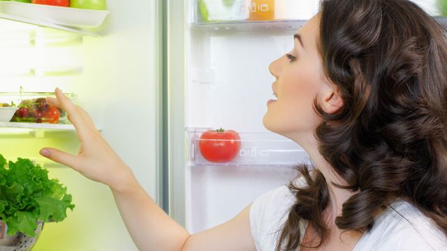 هكذا تحتفظين بالأطعمة المطبوخة في الثلاجة دون خطر!