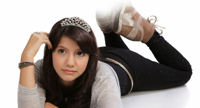 Cassandra Sheryl Lee @officialcassievers