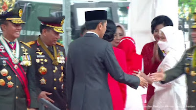 VIRAL! Presiden Jokowi Tak Salami Kapolri di HUT TNI, Ada Apa?