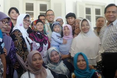 MASYARAKAT ASLI JAKARTA MEMBERIKAN PANGGILAN ABANG KEPADA ANIES-SANDI