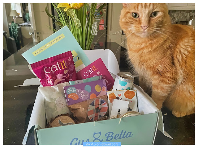 What's In The Box ©BionicBasil® Gus & Bella Purr For Nature Box with Fudge