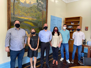 Dir. para esq. Vinicius Oberg, Lucas Guimarães, Cristina Andriolo, Prefeito Vinicius Claussen, Claudia Pacheco e Fabiano Latini