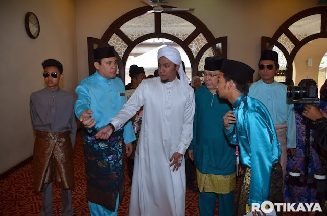 gambar majlis kahwin puteri sarah liyana, majlis kahwin syamsul yusof dan puteri sarah liyana, syamsul yusof selaman ijabkabul dengan puteri sarah, majlis nikah puteri sarah liyana, majlis nikah syamsul yusof dan puteri sarah liyana, gambar majlis kahwin artis