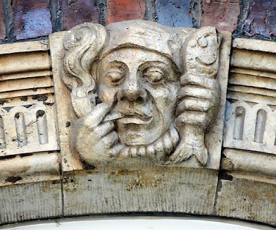 Beautiful Sculpting Art On Buildings