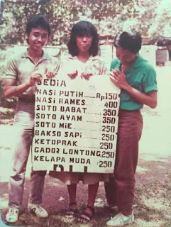 Foto jadul harga menu makanan di tahun 1985