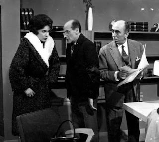 Το Κοροϊδάκι Της Δεσποινίδος (1960)- Η Τζούλια (Τζένη Καρέζη), ο Γρηγόρης (Ντίνος Ηλιόπουλος) και ο Τέλης Καράλης (Διονύσης Παπαγιαννόπουλος) στο γραφείο της εταιρείας χάλυβος.